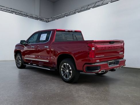 Used 2024 Chevrolet Silverado 1500 High Country w/ Z71 Off-Road Package AWD/4WD image 5