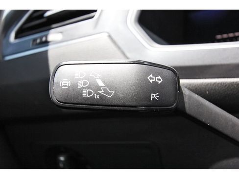 Used 2022 Volkswagen Tiguan SE AWD/4WD image 18
