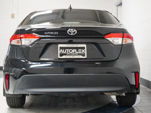 Used 2025 Toyota Corolla LE FWD image 31