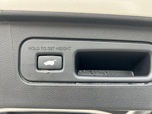 Used 2025 Honda Pilot EX-L image 29