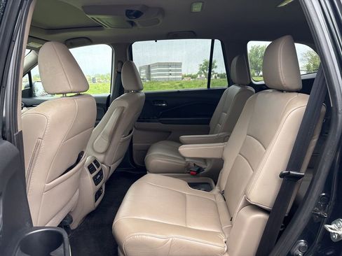 Used 2019 Honda Pilot Touring image 15