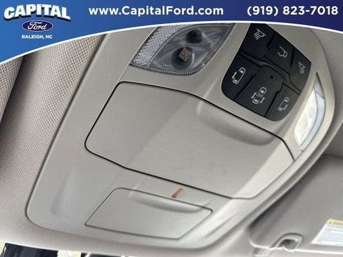 Used 2024 Chrysler Voyager LX image 33