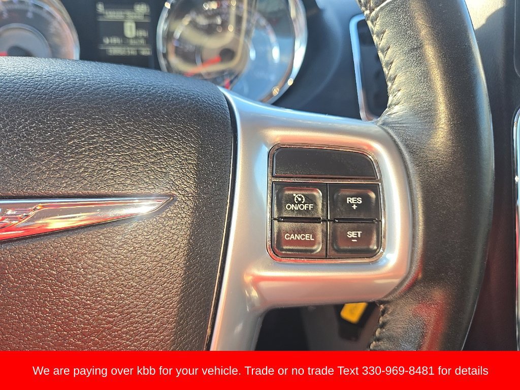 Used 2013 Chrysler Town & Country Touring FWD image 15