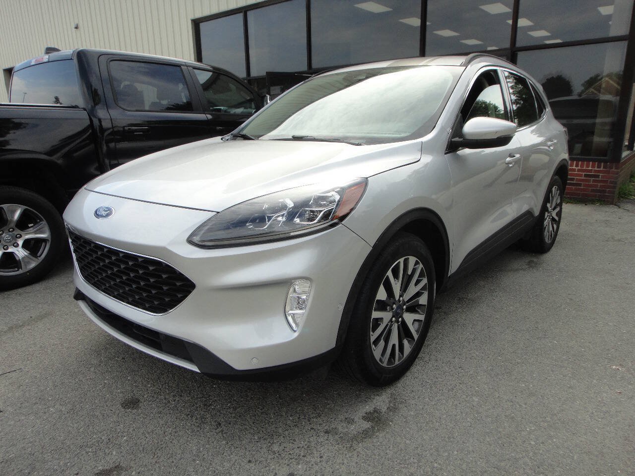 Used 2020 Ford Escape Titanium AWD/4WD image 1