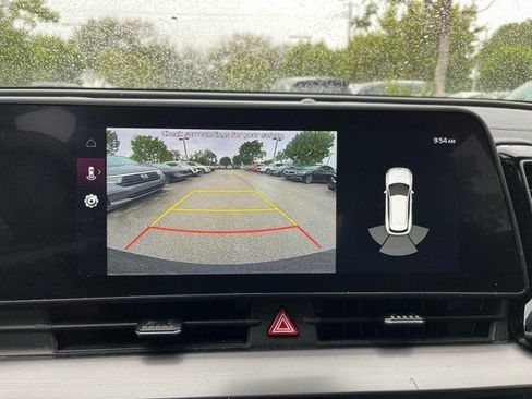 Used 2024 Kia Sportage EX image 8