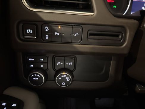 Used 2021 Chevrolet Tahoe Z71 w/ Rear Media and Nav Package image 22