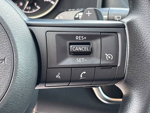 Used 2022 Nissan Rogue S image 25