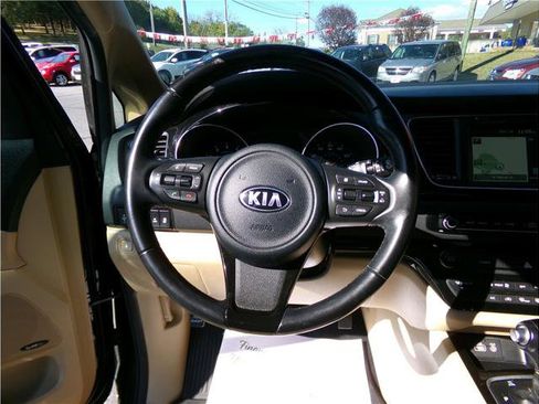 Used 2015 Kia Sedona SX image 9