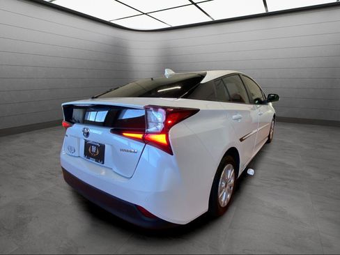 Used 2022 Toyota Prius LE image 5