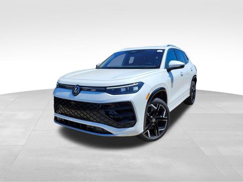 New 2026 Volkswagen Tiguan SEL R-Line AWD/4WD image 3