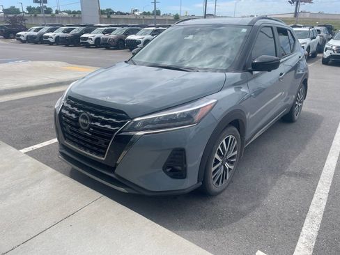 Used 2023 Nissan Kicks SR w/ SR Premium Package FWD image 1