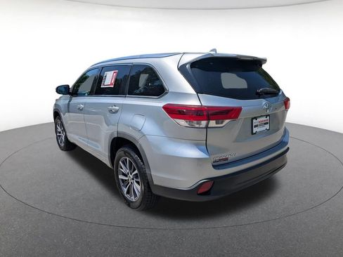Used 2018 Toyota Highlander XLE FWD image 3