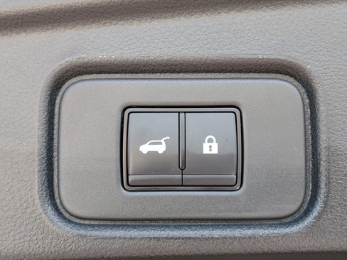 Certified 2026 Nissan Pathfinder SV FWD image 32