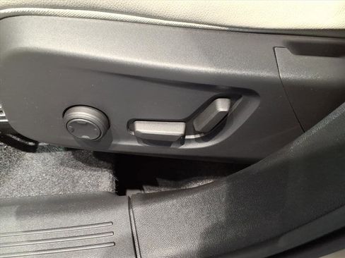 New 2026 Volvo XC40 B4 Plus w/ Protection Package Premier image 18