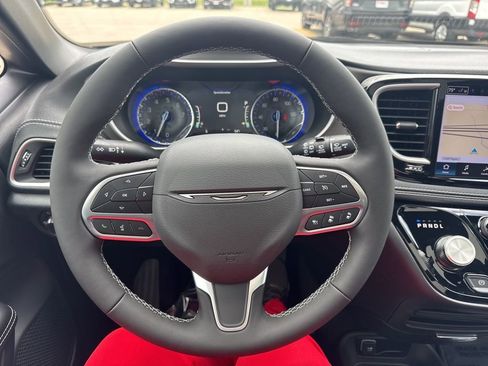 New 2027 Chrysler Pacifica Select AWD/4WD image 13