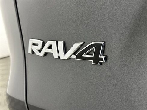 Used 2021 Toyota RAV4 LE image 33