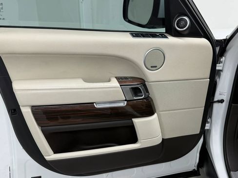 Used 2017 Land Rover Range Rover HSE image 19