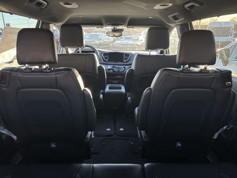New 2026 Chrysler Pacifica Select image 11