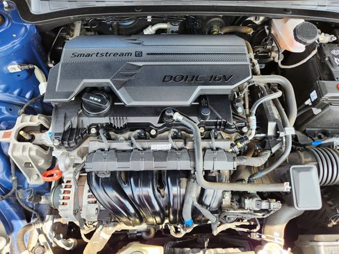Used 2023 Hyundai Elantra SEL FWD image 9