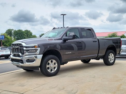 Used 2025 RAM 2500 Big Horn AWD/4WD image 2
