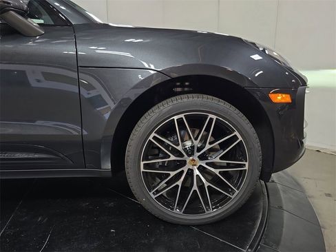 Certified 2025 Porsche Macan Turbo image 11