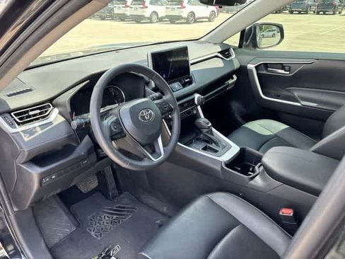 Used 2023 Toyota RAV4 XLE Premium FWD image 9