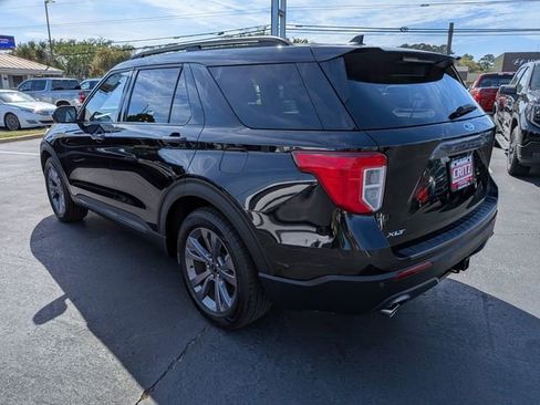 Used 2022 Ford Explorer XLT w/ Equipment Group 202A RWD image 7