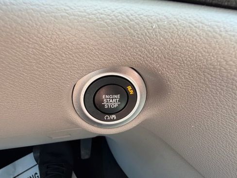 Certified 2023 Chrysler Pacifica Touring-L FWD image 36