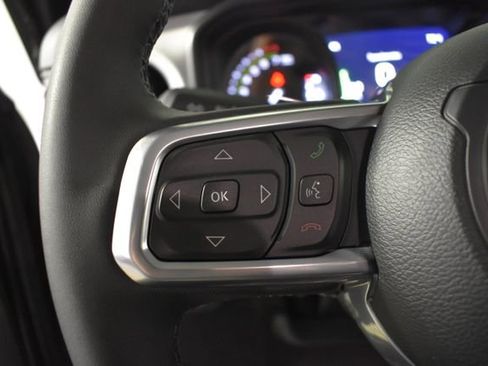 Used 2025 Jeep Wrangler Unlimited Sahara w/ Safety Group AWD/4WD image 16