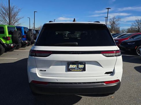 New 2026 Jeep Grand Cherokee Laredo image 14