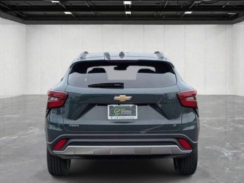 Used 2025 Chevrolet Trax LT w/ LT Convenience Package FWD image 4
