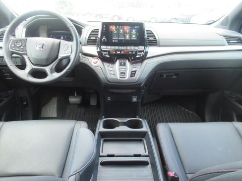 Used 2024 Honda Odyssey Sport image 12