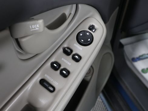 Used 2002 Oldsmobile Alero GL w/ Sun & Sound Pkg FWD image 30