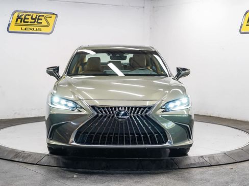 Used 2025 Lexus ES 300h w/ Luxury Package FWD image 6