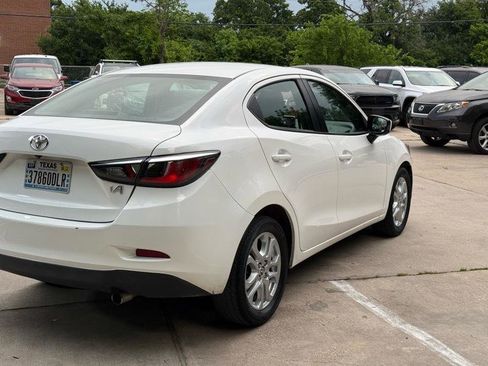 Used 2017 Toyota Yaris iA image 4