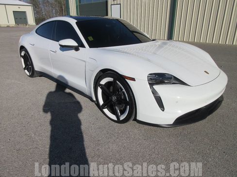 Used 2021 Porsche Taycan image 8