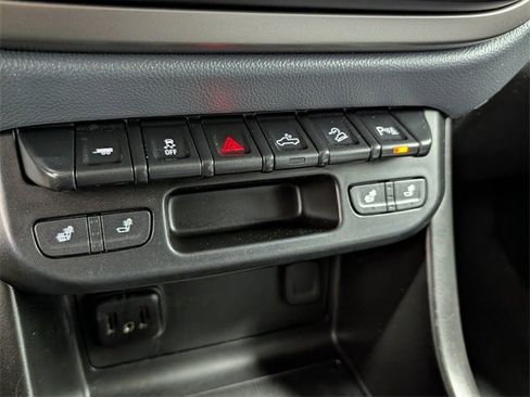 Used 2021 Chevrolet Colorado Z71 w/ Z71 Midnight Edition image 23