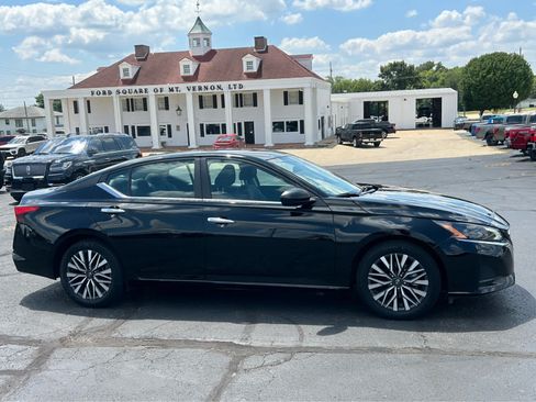 Used 2025 Nissan Altima 2.5 SV FWD image 4