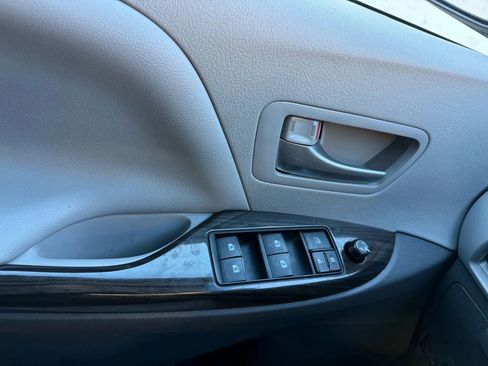 Used 2017 Toyota Sienna XLE w/ XLE Navigation Package AWD/4WD image 22