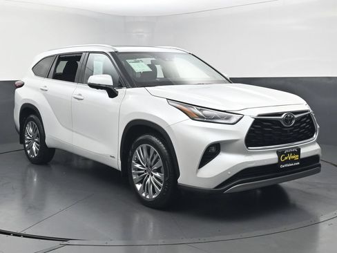 Used 2026 Toyota Highlander Platinum AWD/4WD image 2