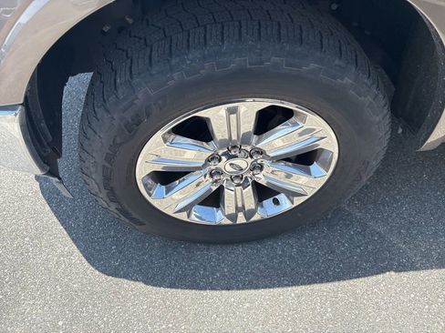 Used 2018 Ford F150 Lariat w/ Equipment Group 502A Luxury AWD/4WD image 14