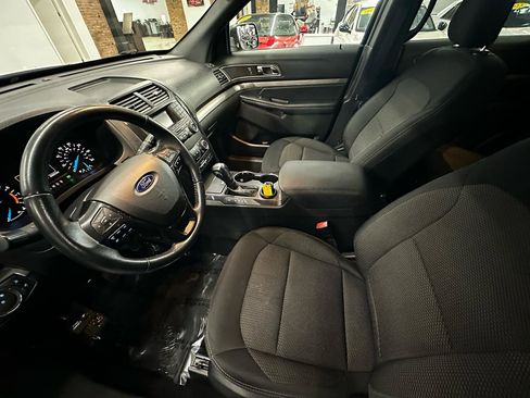 Used 2019 Ford Explorer XLT FWD image 10