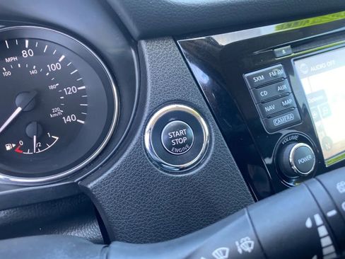 Used 2017 Nissan Rogue SV w/ SV Premium Package FWD image 15