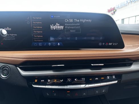 Used 2024 Cadillac XT4 Premium Luxury w/ Technology Package AWD/4WD image 16