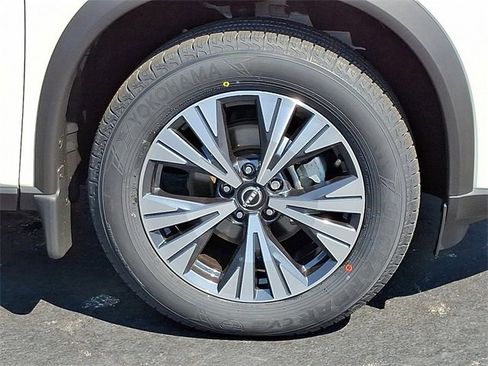 Used 2023 Nissan Rogue SV w/ SV Premium B Package image 8