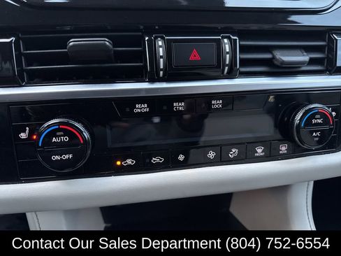 Used 2022 Nissan Pathfinder SV w/ SV Black Package image 21