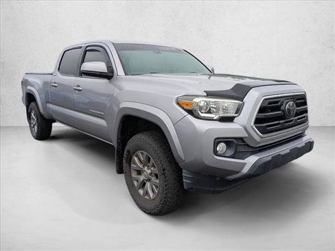 Used 2018 Toyota Tacoma SR5 AWD/4WD image 3