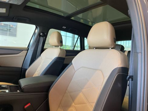 Used 2026 Volkswagen Atlas Cross Sport SE w/ Panoramic Sunroof Package FWD image 11