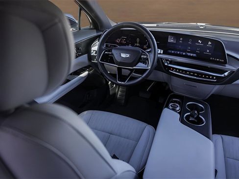 Certified 2024 Cadillac Lyriq Luxury image 24