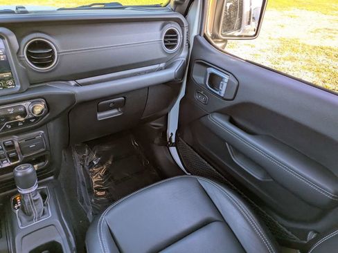 Used 2021 Jeep Gladiator Overland w/ Popular Equipment Package image 17